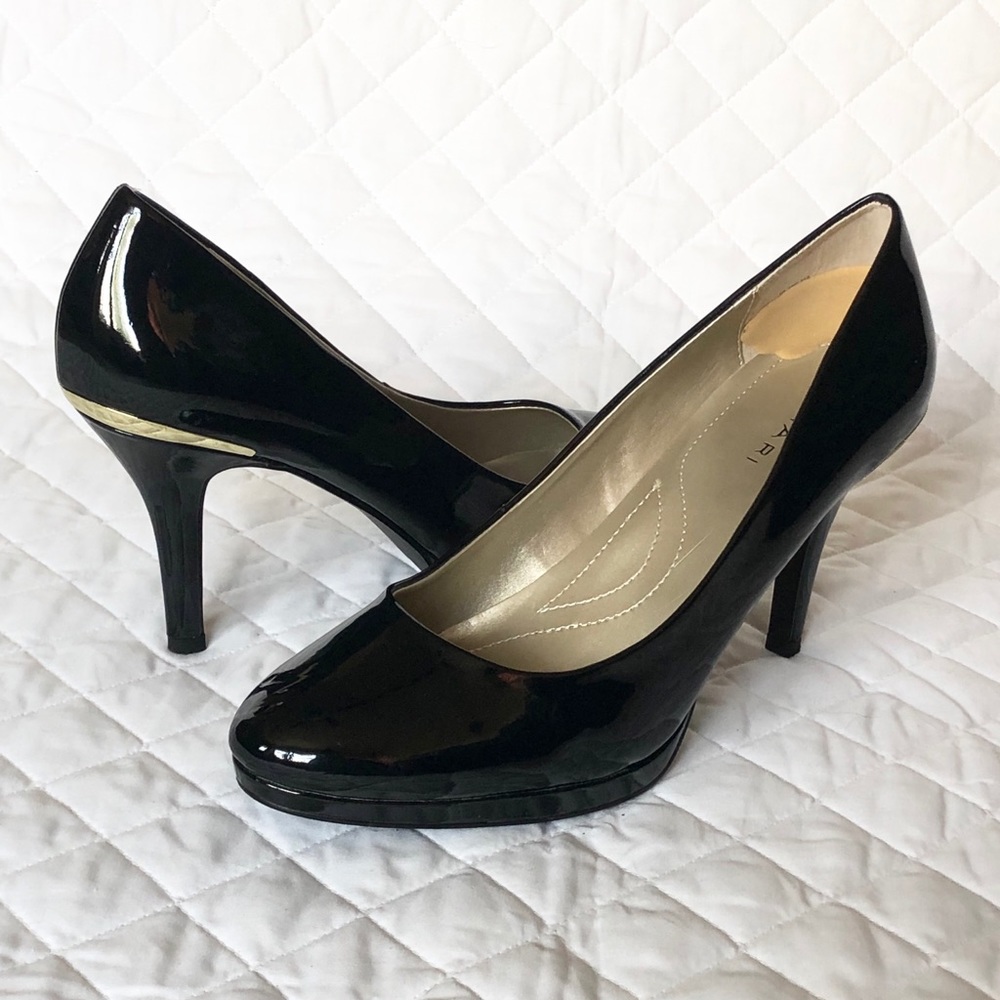 Black patent leather pumps- PERFECT CONDITION